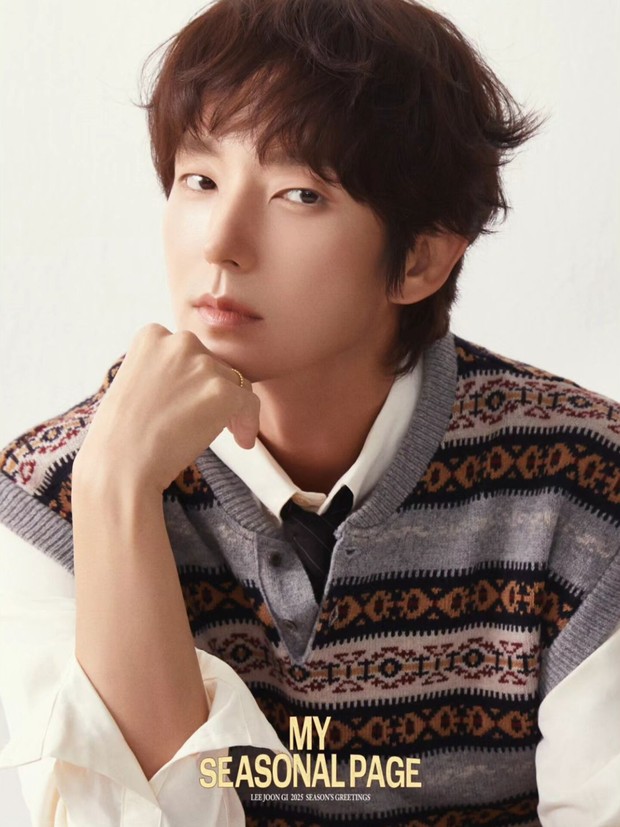 Potret Lee Jun Ki dalam Season's Greeting 2025