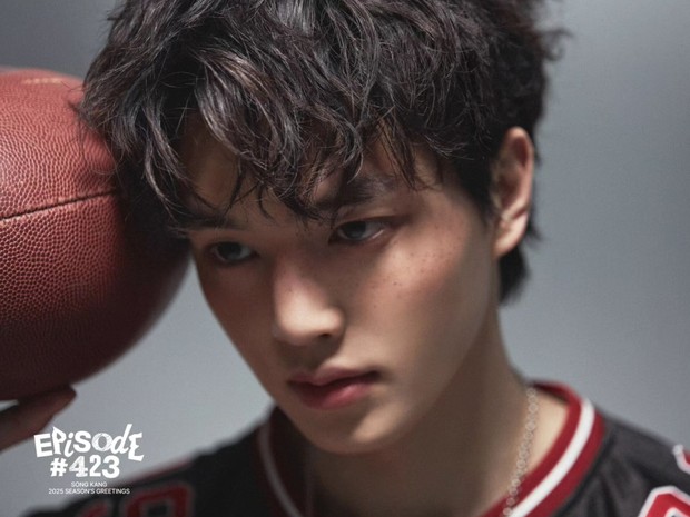 Potret Song Kang dalam Season's Greeting 2025