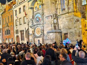 Praha Kini Juga Berjuang Atasi Membludaknya Turis