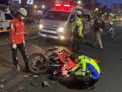 Mahasiswa UIN Semarang Tewas Usai Tabrak Truk di Jalan Pemuda