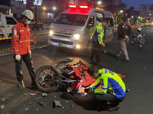 Mahasiswa UIN Semarang Tewas Usai Tabrak Truk di Jalan Pemuda Mahasiswa UIN Semarang Tewas Usai Tabrak Truk di Jalan Pemuda