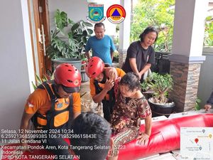 400 Keluarga Terdampak Banjir di Perumahan Tangsel, BPBD Evakuasi Lansia