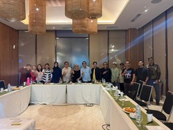 Rocky Gerung: Besok Andi Seto Usung Dialektika Melawan Retorika