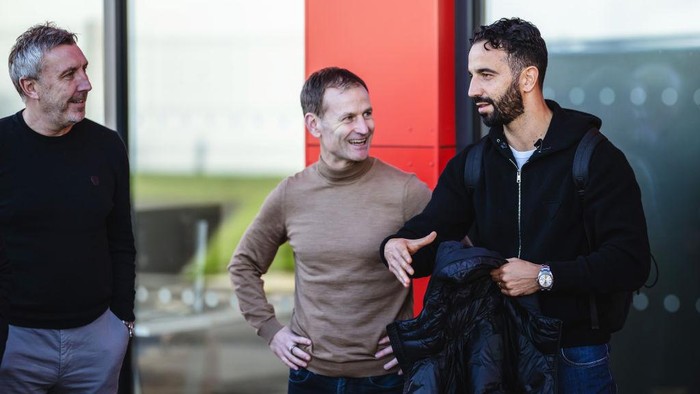 MANCHESTER, ENGLAND - NOVEMBER 11: Head Coach Ruben Amorim of Manchester United arrives at Carrington Training Ground on November 11, 2024 in Manchester, England. (Photo by Ash Donelon/Manchester United via Getty Images)