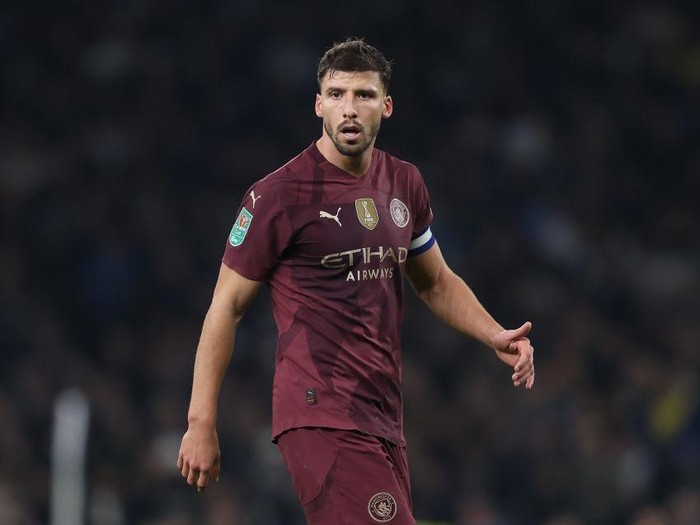 LONDON, ENGLAND - OCTOBER 30: Ruben Dias of Manchester City during the Carabao Cup Fourth Round match between Tottenham Hotspur and Manchester City  at Tottenham Hotspur Stadium on October 30, 2024 in London, England. (Photo by Crystal Pix/MB Media/Getty Images)