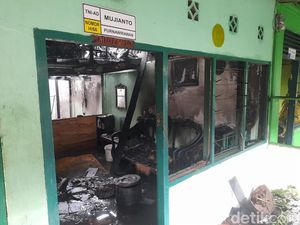 Korban Kebakaran Asrama Kodam Dievakuasi ke Wisma Hasanuddin Makassar Korban Kebakaran Asrama Kodam Dievakuasi ke Wisma Hasanuddin Makassar