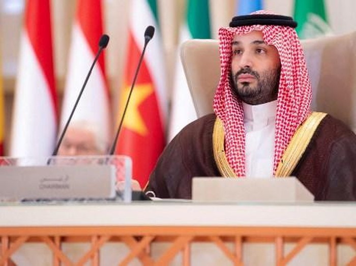 A handout picture provided by the Saudi Press Agency SPA on November 11, 2024, shows Saudi Crown Prince Mohammed bin Salman addressing the joint extraordinary leaders summit of the Organization of Islamic Cooperation (OIC) and the Arab League in Riyadh. Saudi Arabia's de facto ruler called for immediate ceasefires in Gaza and Lebanon at the November 11 summit that will renew calls for a Palestinian state. (Photo by Ahmed NURELDINE / SPA / AFP) / RESTRICTED TO EDITORIAL USE - MANDATORY CREDIT 