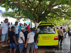 Sopir Angkot Demo di Ambon, Tuntut Penyesuaian Tarif Taksi Online Sopir Angkot Demo di Ambon, Tuntut Penyesuaian Tarif Taksi Online