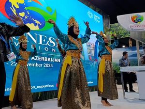 Video Tarian Maumere di COP 29 Bikin Pengunjung Ikut Goyang Video Tarian Maumere di COP 29 Bikin Pengunjung Ikut Goyang