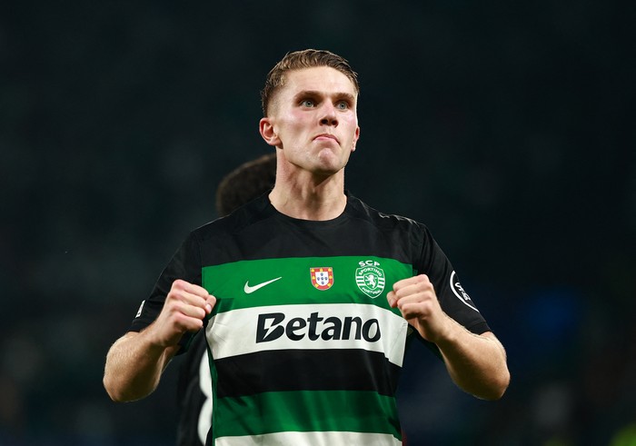 Soccer Football - Champions League - Sporting CP v Manchester City - Estadio Jose Alvalade, Lisbon, Portugal - November 5, 2024 Sporting CPs Viktor Gyokeres celebrates scoring their third goal REUTERS/Pedro Nunes