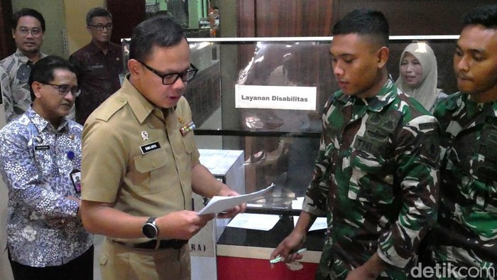 Wamendagri Bima Arya di Disdukcapil Sidoarjo Inovasi Jemput Bola