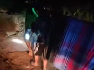 Polisi Hutan Meninggal gegara Kelelahan, Jenazahnya Ditandu Sampai Rumah Polisi Hutan Meninggal gegara Kelelahan, Jenazahnya Ditandu Sampai Rumah