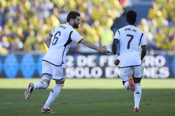 GRAN CANARIA, SPAIN - JANUARY 27: Nacho Fernandez of Real Madrid (L) and his teammate Vinicius Junior (R) celebrate the first goal of Real Madrid CF during the La Liga 22st week match between UD Las Palmas and Real Madrid CF at Gran Canaria Stadium in Gran Canaria, Spain on January 27, 2024. (Photo by Federico Titone/Anadolu via Getty Images)