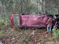 2 Mobil Terjun ke Jurang di Jalur Esktrem Batu-Mojokerto gegara Rem Blong