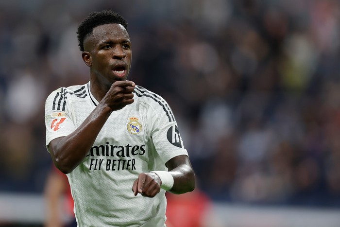 MADRID, SPAIN - NOVEMBER 9: Vinicius Junior of Real Madrid celebrates 4-0 during the LaLiga EA Sports  match between Real Madrid v Osasuna at the Estadio Santiago Bernabeu on November 9, 2024 in Madrid Spain (Photo by Maria Gracia Jimenez/Soccrates/Getty Images)