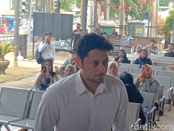 Andrew Andika Akhirnya Hadiri Sidang Cerai Gugatan Tengku Dewi