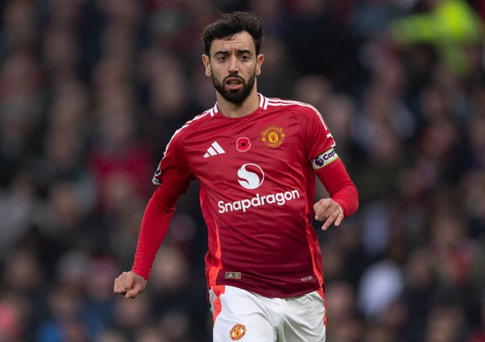 MANCHESTER, ENGLAND - NOVEMBER 10: Bruno Fernandes of Manchester United during the Premier League match between Manchester United FC and Leicester City FC at Old Trafford on November 10, 2024 in Manchester, England. (Photo by Visionhaus/Getty Images)