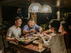 Undang Kakak dan Pacarnya untuk Makan Malam, tapi Bawa Bekal Diet