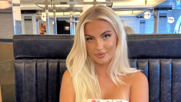 Foto: Model Kontroversial Ingin Melahirkan di Mars & Punya Anak dari Elon Musk