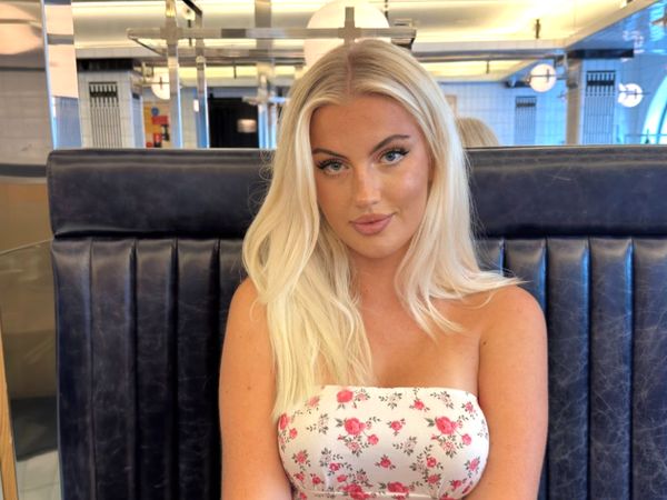 Foto: Model Kontroversial Ingin Melahirkan di Mars & Punya Anak dari Elon Musk