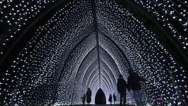 Gemerlap Cahaya Natal di Kew Gardens London