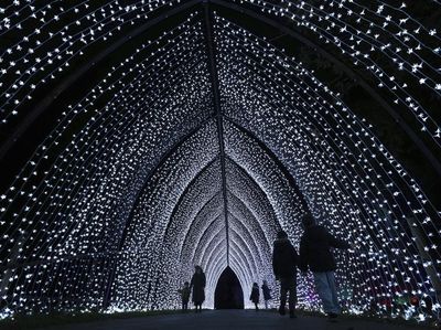 Gemerlap Cahaya Natal di Kew Gardens London