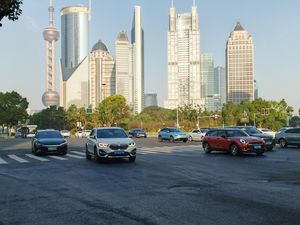 Fenomena Jalanan Shanghai yang Padat Lalu Lintas tapi Senyap Fenomena Jalanan Shanghai yang Padat Lalu Lintas tapi Senyap