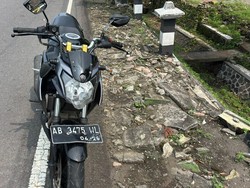 Brakk! Kakek Sedang Menyeberang Ditabrak Sepeda Motor di Kulon Progo