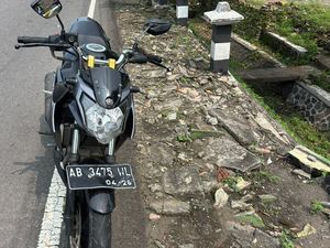 Brakk! Kakek Sedang Menyeberang Ditabrak Sepeda Motor di Kulon Progo Brakk! Kakek Sedang Menyeberang Ditabrak Sepeda Motor di Kulon Progo