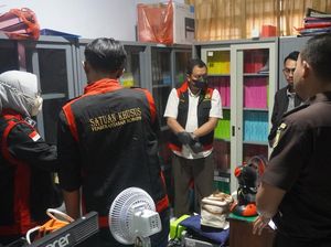 Kejari Ponorogo Geledah SMK PGRI 2 Dugaan Penyalahgunaan Dana BOS Kejari Ponorogo Geledah SMK PGRI 2 Dugaan Penyalahgunaan Dana BOS