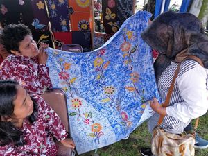 Keren! Batik-batik Ini Karya Penyandang Disabilitas Keren! Batik-batik Ini Karya Penyandang Disabilitas