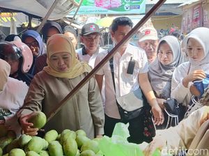 Safari Politik ke Pasar Baru Lumajang, Ini yang Dilakukan Khofifah Safari Politik ke Pasar Baru Lumajang, Ini yang Dilakukan Khofifah