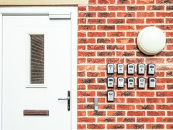 Lawan Overtourism, Kota Florence Italia Larang Kotak Kunci