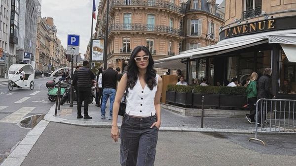8 Gaya Stylish Medina Dina Liburan, Diisukan Jadi Pacar Baru Gading Marten