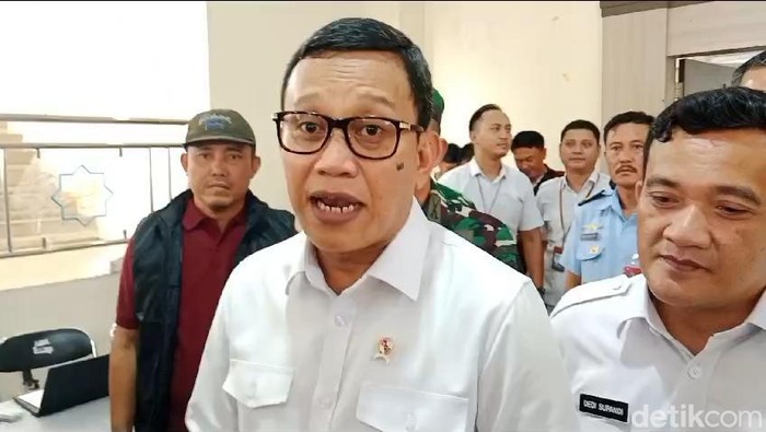 Menteri PPMI Abdul Kadir Karding. Menteri PPMI Abdul Kadir Karding.