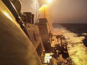 Panas! Kapal Perang AS Tembak Jatuh Rudal-Drone Houthi di Teluk Aden Panas! Kapal Perang AS Tembak Jatuh Rudal-Drone Houthi di Teluk Aden