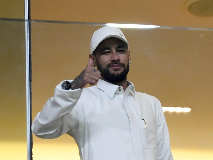 Soccer Football - Saudi Pro League - Al Hilal v Al Taawoun - Kingdom Arena, Riyadh, Saudi Arabia - October 26, 2024 Al Hilal's Neymar poses for a picture in the stands during the match REUTERS/Stringer
