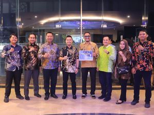 Pemkot Pekanbaru Diganjar Penghargaan Peringkat Informatif KI Riau Award 2024 Pemkot Pekanbaru Diganjar Penghargaan Peringkat Informatif KI Riau Award 2024
