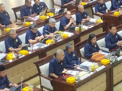 Rapat Perdana di DPR, Sri Mulyani Dikawal Tiga Wamenkeu