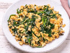 Resep Niratama (Orak-arik Telur Kucai) ala Jepang yang Gurih Renyah Resep Niratama (Orak-arik Telur Kucai) ala Jepang yang Gurih Renyah