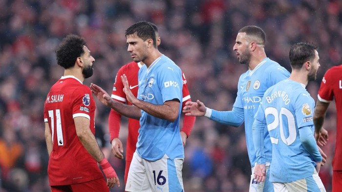 LIVERPOOL, ENGLAND - MARCH 10: Mohamed Salah of Liverpool FC and Rodri of Manchester City clash during the Premier League match between Liverpool FC and Manchester City at Anfield on March 10, 2024 in Liverpool, England. (Photo by Alex Livesey - Danehouse/Getty Images)