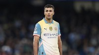 Rodri mengalami cedera anterior cruciate ligament pada September lalu, membuatnya diperkirakan harus menepi hingga akhir musim. Siapa menurut kalian yang pantas mengisi posisi Rodri? Foto: Getty Images/Crystal Pix/MB Media