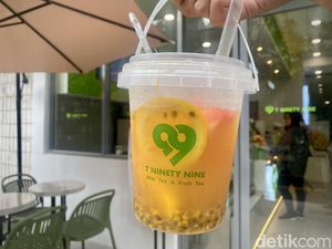 Segar! Jajan Fruit Tea pakai Ember Mini 1 Liter di Blok M