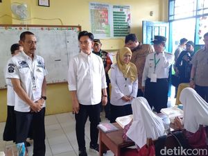 Video: Momen Gibran Cek Makan Bergizi Gratis di SD 103 Maros Video: Momen Gibran Cek Makan Bergizi Gratis di SD 103 Maros