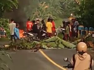 Pria di Sorong Tewas Diduga Korban Tabrak Lari, Warga Tutup Jalan