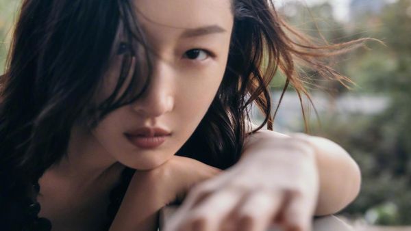 8 Foto Zhou Dongyu, Aktris China Berbayaran Tertinggi Kalahkan Dilraba Dilmurat