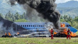 Aksi Pemadam Gelar Simulasi Keadaan Darurat di Bandara Palu