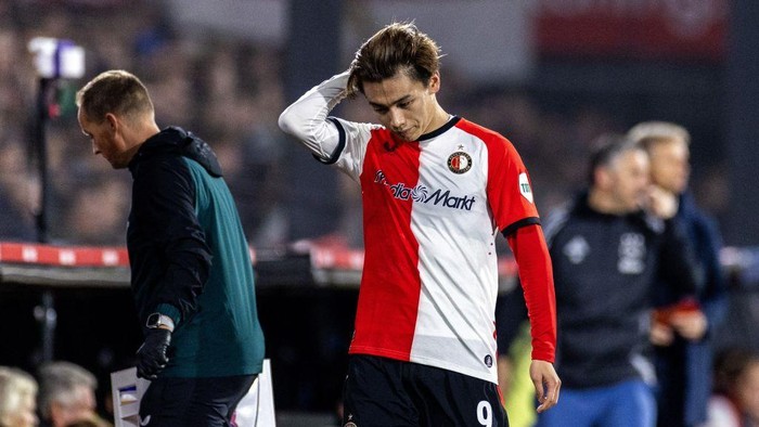 ROTTERDAM - Ayase Ueda of Feyenoord during the Dutch Eredivisie match between Feyenoord and Ajax at Feyenoord Stadium de Kuip on Oct. 30, 2024 in Rotterdam, Netherlands. ANP ROBIN VAN LONKHUIJSEN (Photo by ANP via Getty Images)