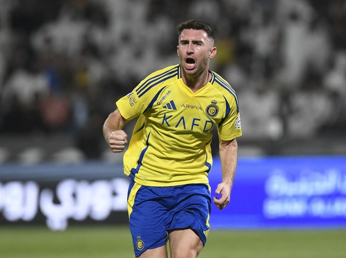 Soccer Football - Saudi Pro League - Al Shabab v Al Nassr - Al-Shabab Club Stadium, Riyadh, Saudi Arabia - October 18, 2024 Al Nassr's Aymeric Laporte celebrates scoring their first goal REUTERS/Stringer