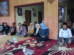 Bertemu Warga Lereng Gunung Semeru, Khofifah Dicurhati Air dan Jalan